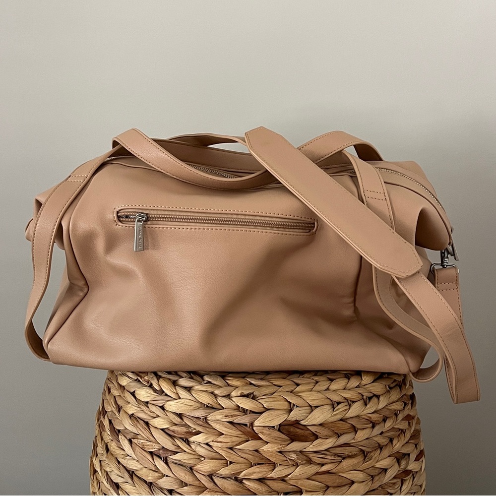 Pixie Mood Cream and Pink Travel Bag with Modern Design